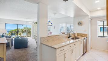 Condo, 1 King Bed with Sofa bed (Land's End 10-305 Beach Front) | Interior