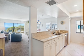 Condo, 1 King Bed with Sofa bed (Land's End 10-305 Beach Front) | Interior
