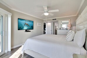 Condo, várias camas (Land's End 10-402 Beach Front - Premi) | 2 quartos, Wi-Fi