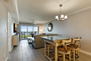 Lägenhet - flera sängar (Land's End 10-403 Beach Front - Premi) | Interiör