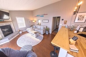 TV, fireplace