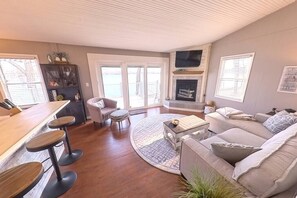 TV, fireplace
