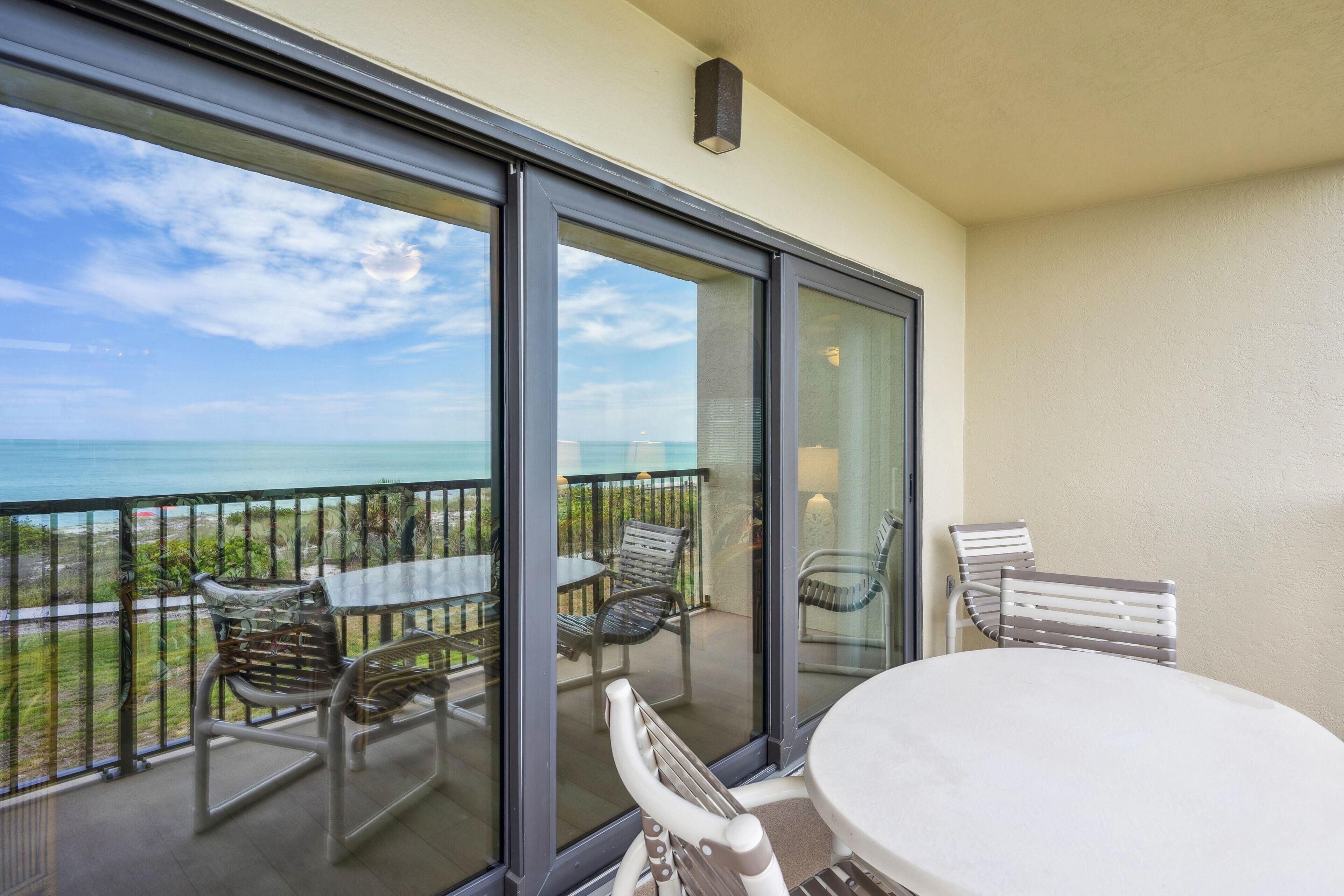 Condo, 1 King Bed with Sofa bed (Land's End 11-307 Beach Front - Premi) | Outdoor dining