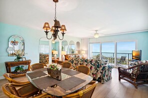 Lägenhet - 1 kingsize-säng med bäddsoffa (Land's End 11-307 Beach Front - Premi) | Vardagsrum | Tv