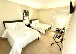 2 habitaciones, escritorio, tabla de planchar con plancha y wifi 