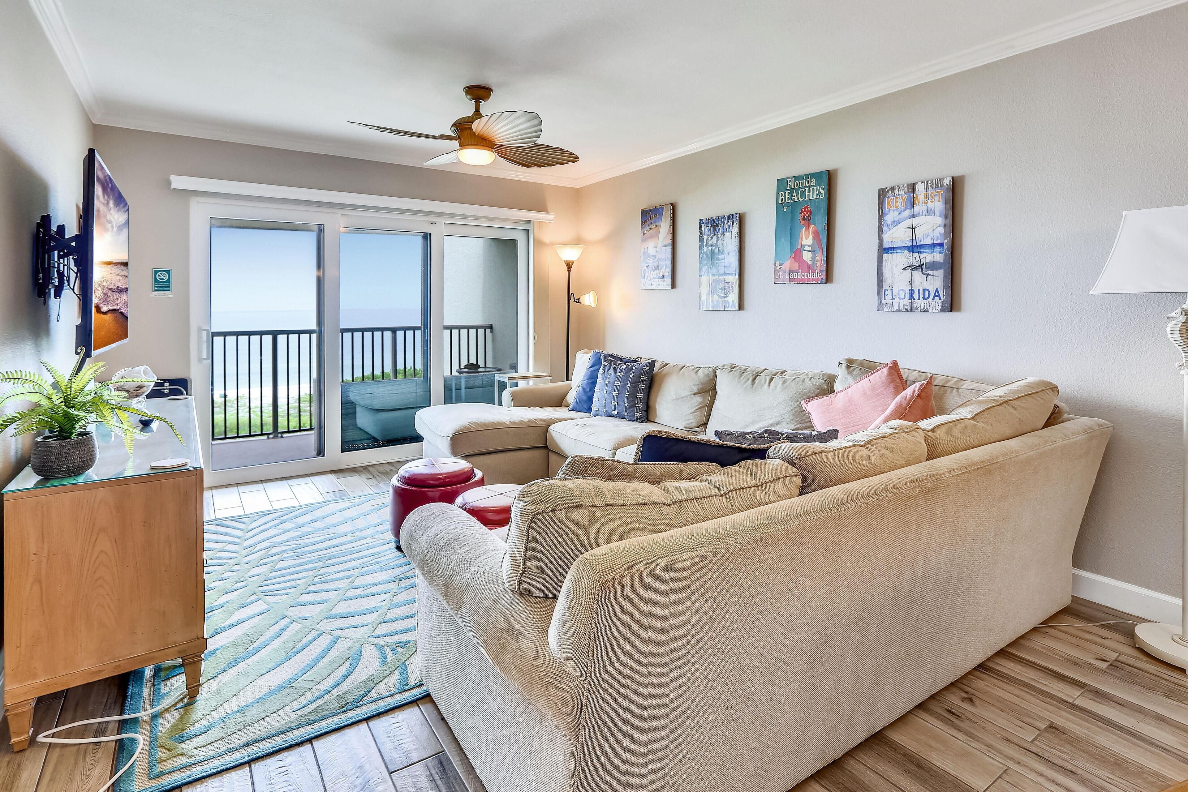 公寓客房, 多張床 (Land's End 11-405 Beach Front - Premi) | 起居區 | 電視