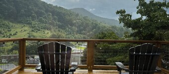 Spacious home in the Blue Ridge Mountains. Relaxing location and Pet Friendly!