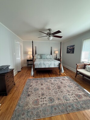 4 Schlafzimmer, Schreibtisch, Bügeleisen/Bügelbrett, kostenloses WLAN