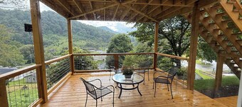 Spacious home in the Blue Ridge Mountains. Relaxing location and Pet Friendly!