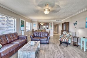 Living area - Land's End 11-407 Beach Front - Premier (Treasure Island)