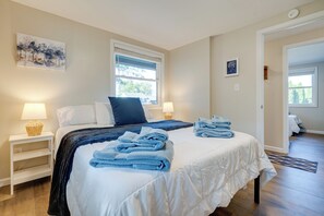 4 bedrooms, desk, iron/ironing board, travel cot