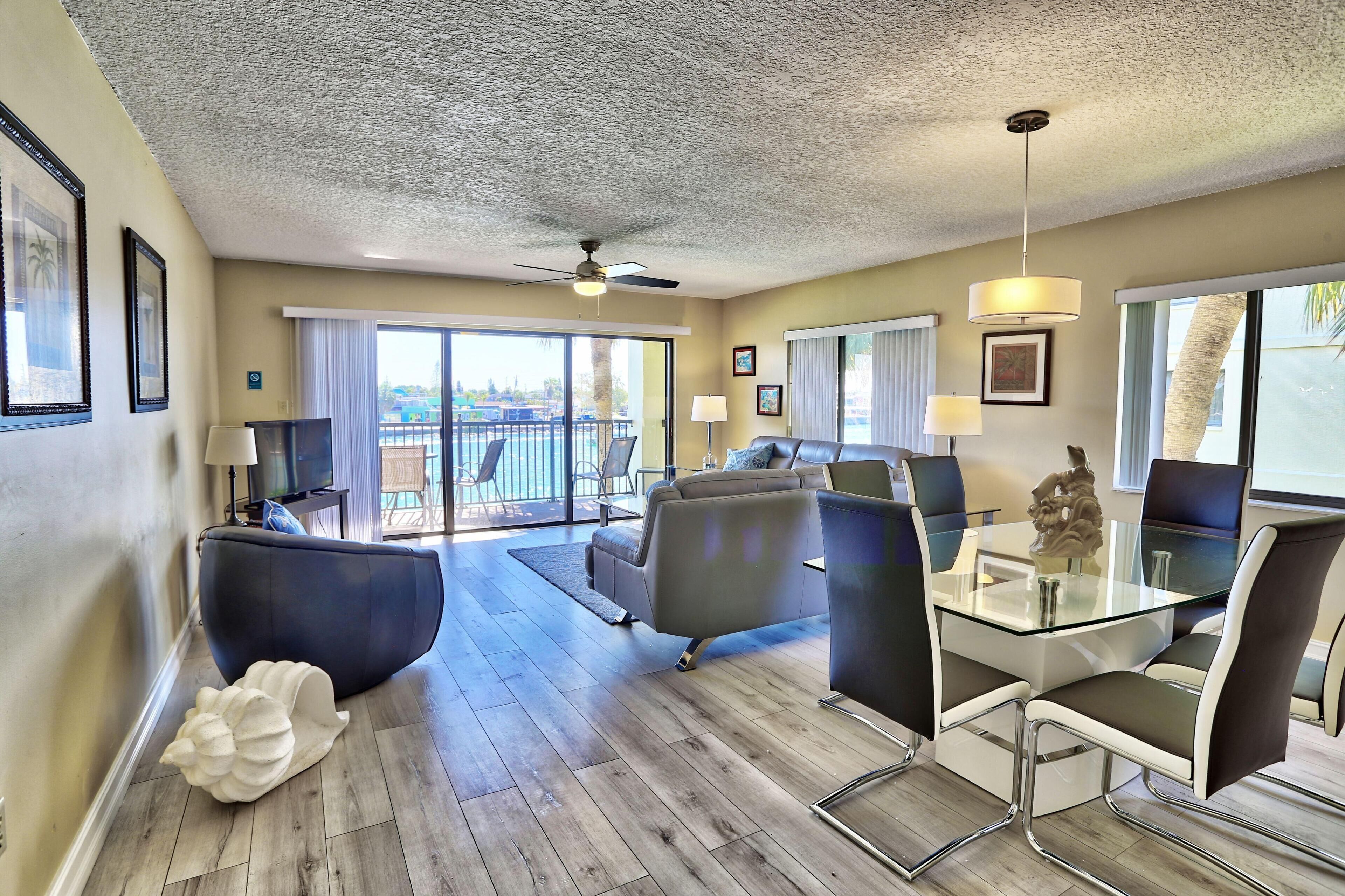 Condo, 1 King Bed (Land's End 3-206 Bay Front - Premier) | Interior