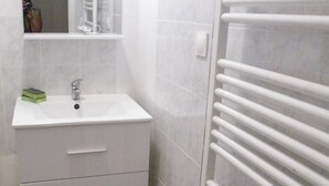 Suihku, hiustenkuivaaja