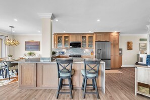 Leilighet, flere senger (Land's End 3-301 Bay Front - Premier) | Eget kjøkken | Ovn og brødrister