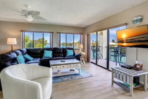 Condo, Multiple Beds (Land's End 3-301 Bay Front - Premier) | Living area