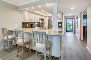 Private kitchen - Land's End 3-303 Bay Front - Premier (Treasure Island)