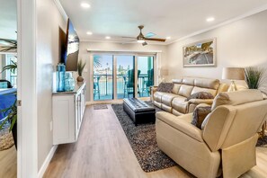 Living area - Land's End 3-303 Bay Front - Premier (Treasure Island)