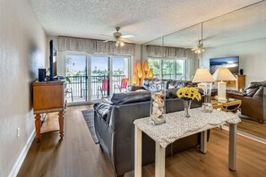 Condo, 1 King Bed (Land's End 3-305 Bay Front - Premier) | Living area