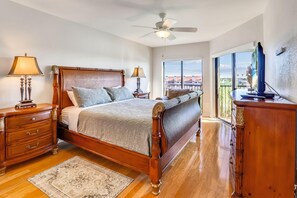 2 bedrooms, WiFi - Land's End 3-404 Bay Front (Treasure Island)