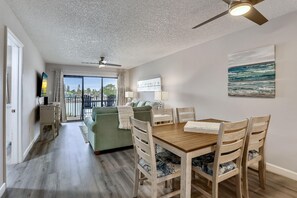 Condo, 1 cama King e sofá-cama (Land's End 4-202 Bay Front - Premier) | Opções para refeição