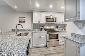 Private kitchen - Land's End 4-202 Bay Front - Premier (Treasure Island)