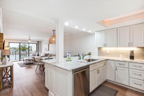 Apartment, 1 King-Bett (Land's End 4-204 Bay Front - Premier) | Eigene Küche