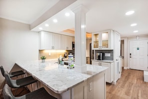 Condo, 1 King Bed (Land's End 4-204 Bay Front - Premier) | Private kitchen - Land's End 4-204 Bay Front - Premier (Treasure Island)