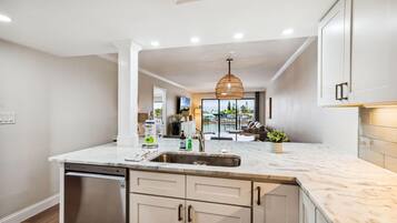 Condo, 1 King Bed (Land's End 4-204 Bay Front - Premier) | Private kitchen | Oven, toaster