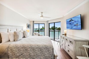Condo, 1 King Bed (Land's End 4-204 Bay Front - Premier) | 2 bedrooms, WiFi - Land's End 4-204 Bay Front - Premier (Treasure Island)
