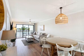 Condo, 1 King Bed (Land's End 4-204 Bay Front - Premier) | Interior - Land's End 4-204 Bay Front - Premier (Treasure Island)