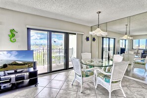 Apartment, 1 King-Bett (Land's End 4-401 Bay Front - Premier) | Innenbereich