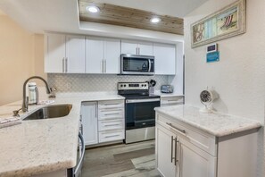 Condo, Multiple Beds (Land's End 4-405 Bay Front - Premier) | Private kitchen | Oven, toaster - Land's End 4-405 Bay Front - Premier (Treasure Island)
