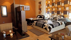 尊榮雙人房 | 高級寢具、舒適加層、迷你吧、布置獨特