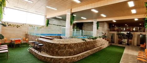 Bar en bord de piscine