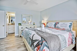 Condo, 1 King Bed with Sofa bed (Land's End 5-201 Gulf-Bay Front - Pre) - Land's End 5-201 Gulf-bay Front - Premier (Treasure Island)