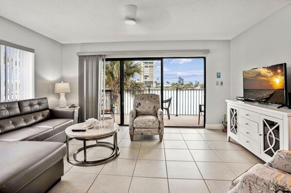 Living area - Land's End 5-201 Gulf-bay Front - Premier (Treasure Island)