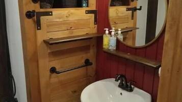 Towels, soap, shampoo, toilet paper