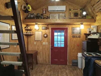 The Cozy Cottage on The Hill