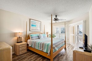 Condo, 1 King Bed (Land's End 5-202 Gulf-Bay Front - Pre) - Land's End 5-202 Gulf-bay Front - Premier (Treasure Island)