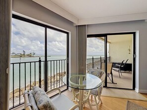 Apartment, Mehrere Betten (Land's End 5-204 Gulf-Bay Front - Pre) | Speisen