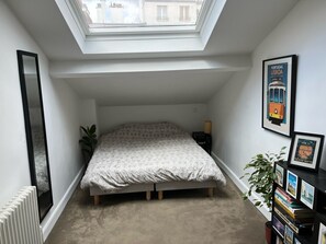 4 soverom, strykejern/-brett, wi-fi og sengetøy