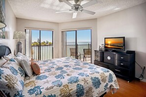 Condo, 1 King Bed with Sofa bed (Land's End 5-303 Gulf-Bay Front) | 2 bedrooms, WiFi - Land's End 5-303 Gulf-bay Front (Treasure Island)