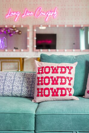 Interior - Disco Cowgirl Bachelorette Bash Pad - Pool - Karaoke - 5 Queen Beds - Downtown (Nashville)