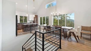 Interior - Lake Views | Modern & Luxurious | Walk to Town (Lakeside)