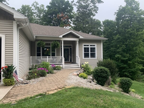 Exterior - East Bay Hideaway (Traverse City)