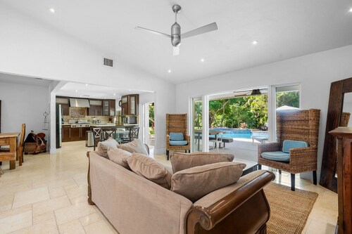 WELCOME TO YOUR PRIVATE OASIS, FULLY GATED ABD PRIVATE PROPERTY, HEATED POOL.