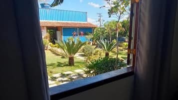 Quarto triplo conforto, vista para o jardim | Wi-Fi de cortesia