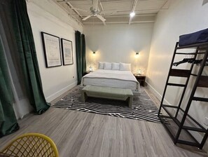 2 habitaciones, escritorio, tabla de planchar con plancha y wifi gratis 