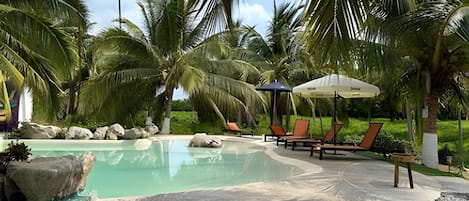 Chalet | Piscina | Una piscina al aire libre