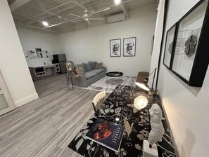 Smart TV, books, offices - The 610 Flats: Zen Den #25
(Jackson)